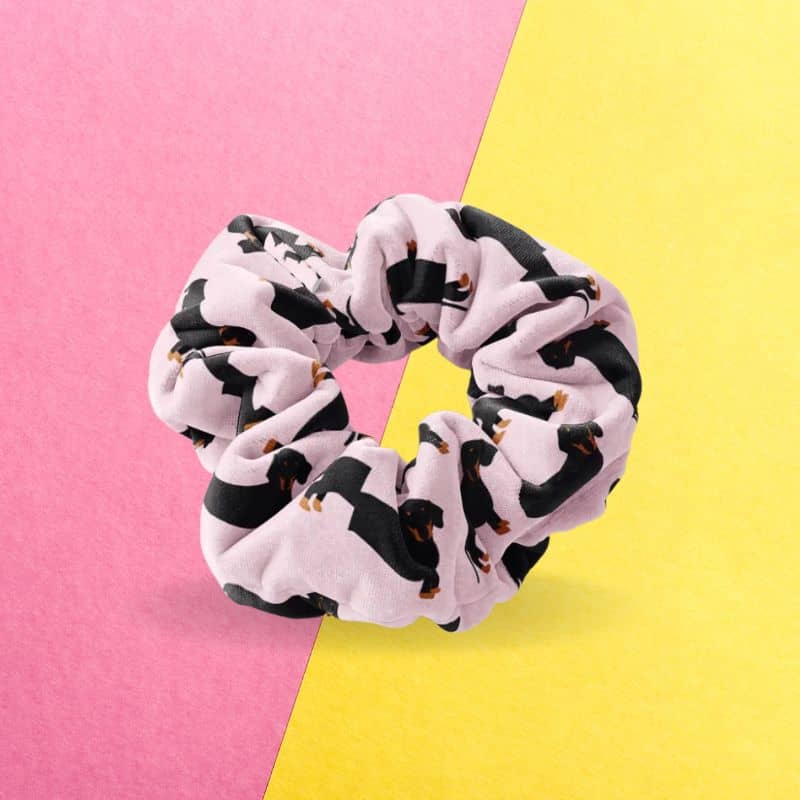 Scrunchie cocopup london avec teckel en velours rose