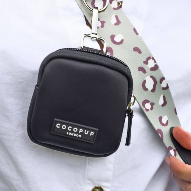 Pochette noire pour les friandises de chien