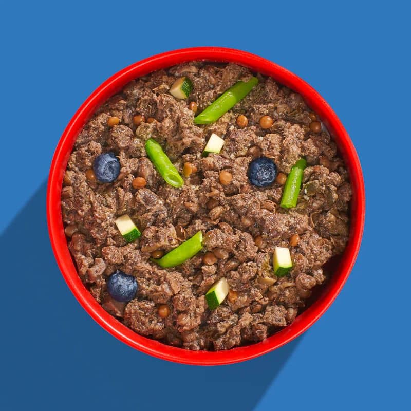 pâtée pour chien Fred & Felia : recette inspirée de la cuisine française par le chef étoilé Tim Raue pour sa chienne Sherley à base de roti de boeuf et haricots verts