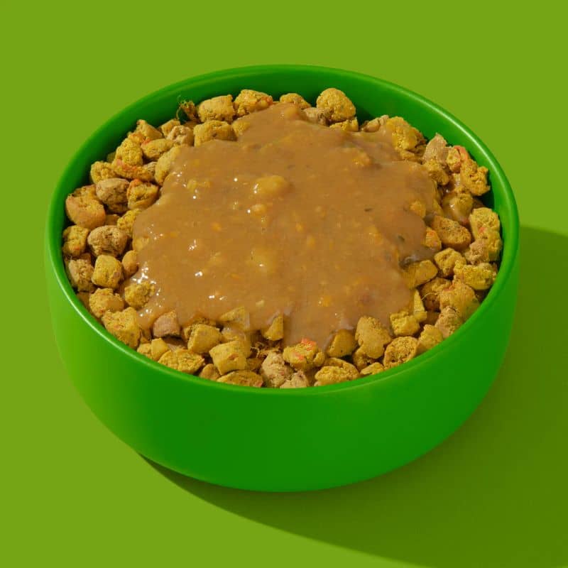 smoothie pour chien faible en calories Fred & Felia aux légumes et spiruline idéal pour tapis de léchage ou en nappage sur les croquettes pour les rendre plus appétentes