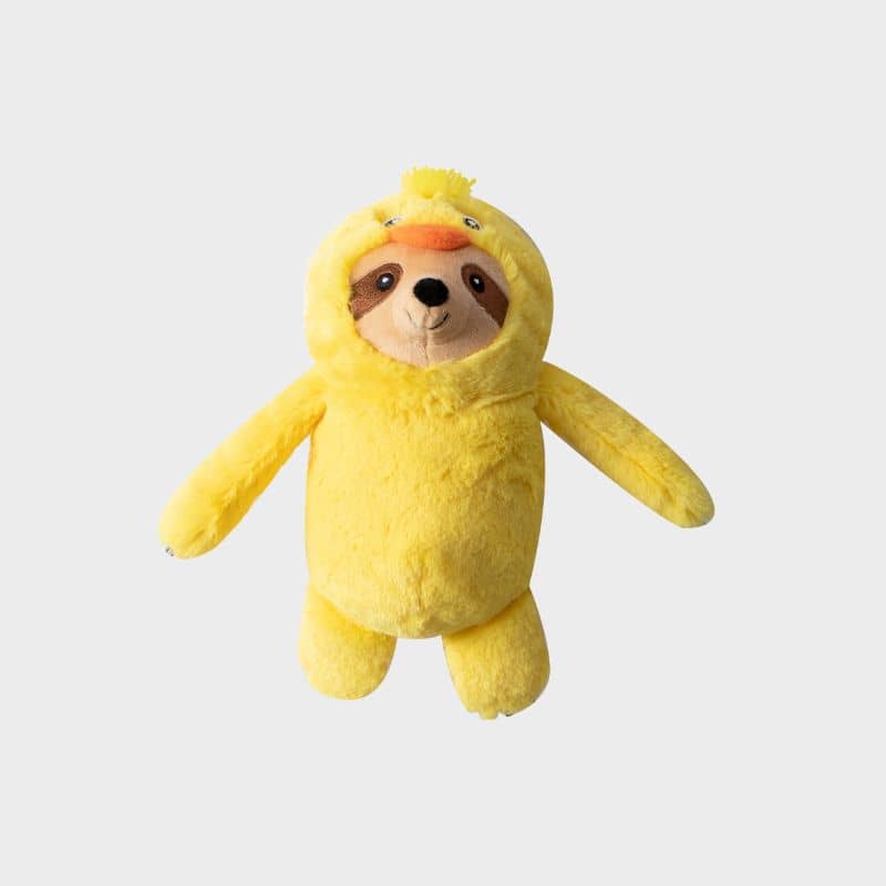 jouet peluche pour chien en forme de paresseux déguisé en poussin de paques "Chicks dig it Sloth" de la marque Fringe Pet Shop
