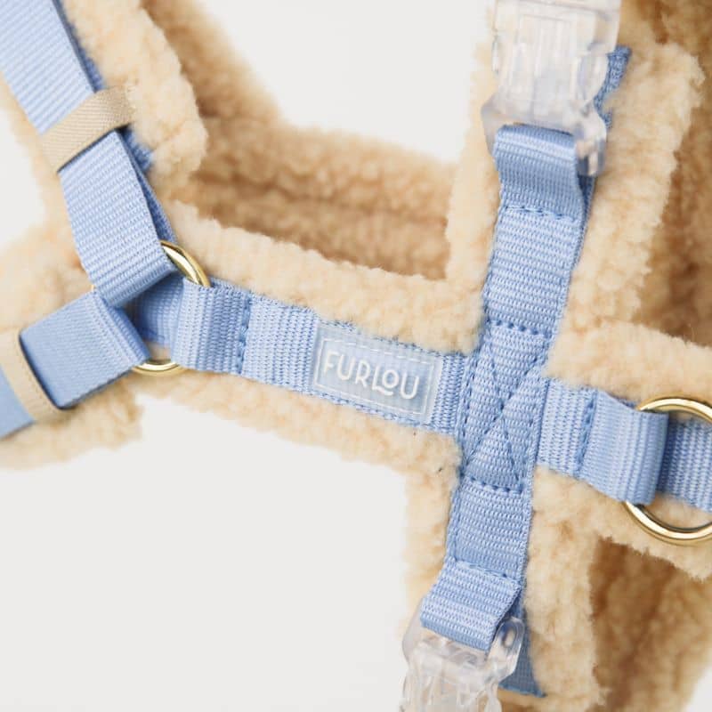 Détail du harnais Furlou pour chien en blue skies
