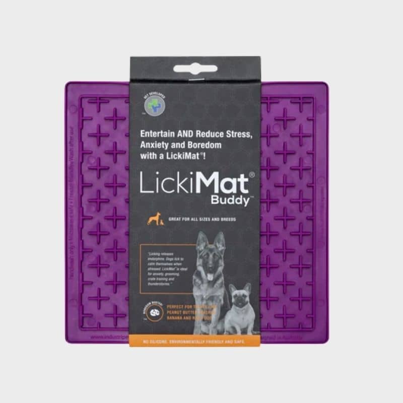 tapis de lechage et d'occupation pour chien et chat violet de la marque lickimat buddy