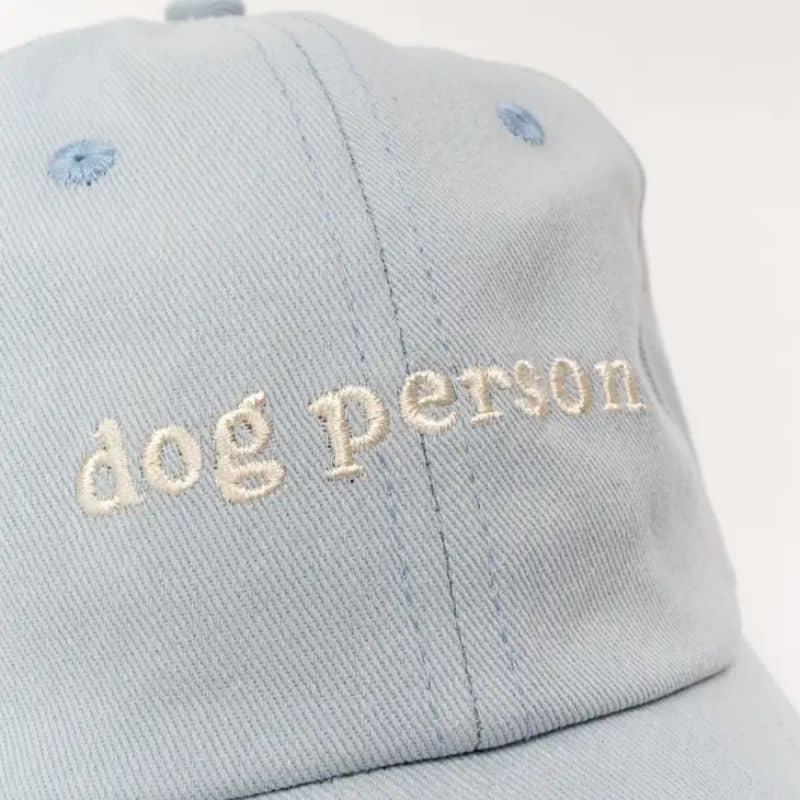 casquette dog person bleu denim avec broderie de la part Lucy & Co