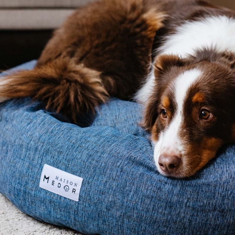 panier rond haut de gamme pour chien César en tissu effet jean de la marque française et haut-savoyarde Maison Médor