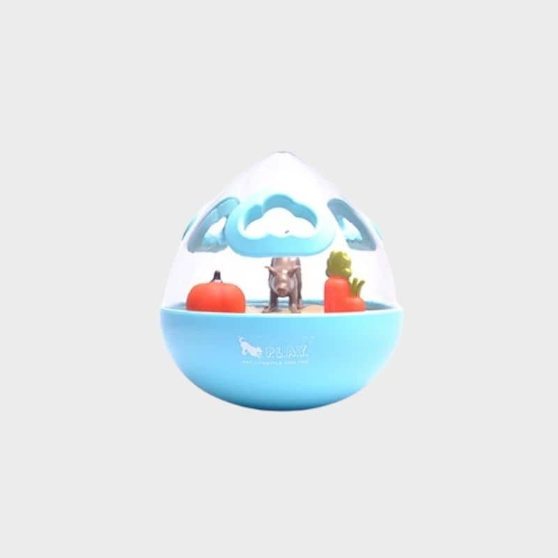 Le Wobble Ball™ bleu P.L.A.Y est un jouet d’occupation interactif qui distribue des croquettes ou des récompenses