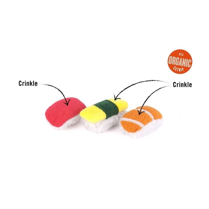 jouet pour chat P.L.A.Y. est composé de trois peluches fourrées à l'herbe à chat en forme de sushi