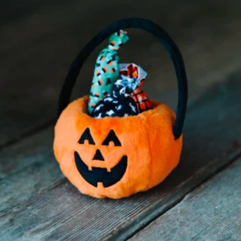 jouet peluche intéractif halloween pour chien Howl-o-ween Treat Basket PLAY en forme de panier bonbons citrouille 