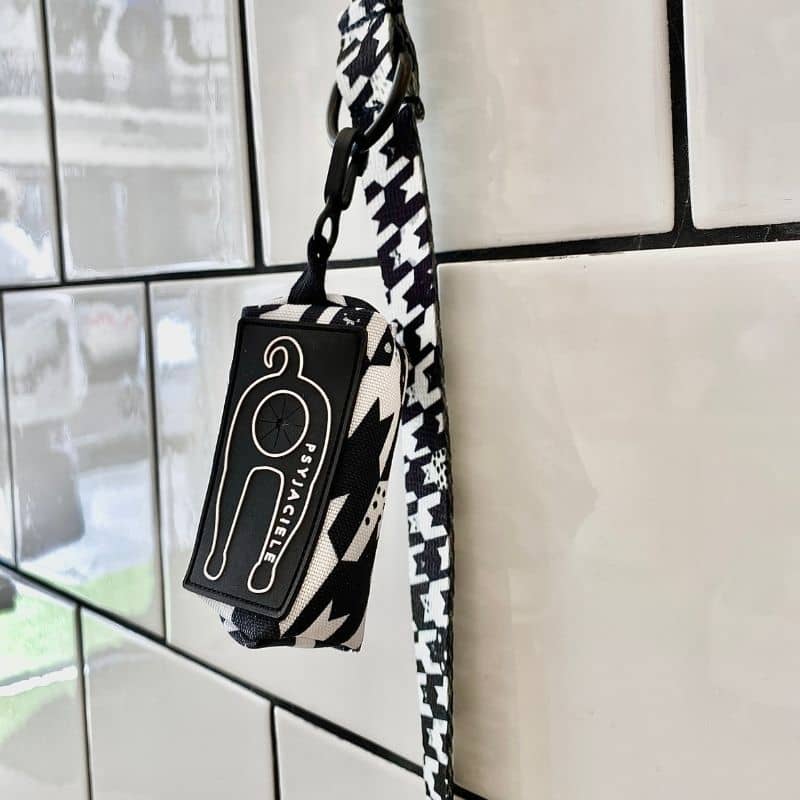 DISTRIBUTEUR DE SACS À DÉJECTION - PIED DE POULE DE CHIENS