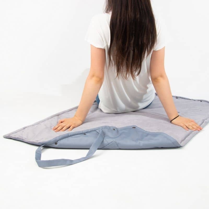MATELAS DE VOYAGE TRAVEL MAT POUR CHIEN - FINES RAYURES GRISES