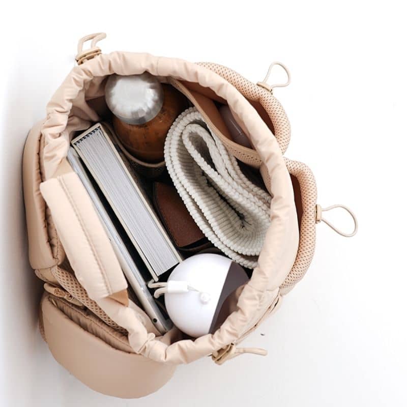 sac de balade avec de nombreux rangements Everyday Dog Walking bag en beige latte Pups & Bubs