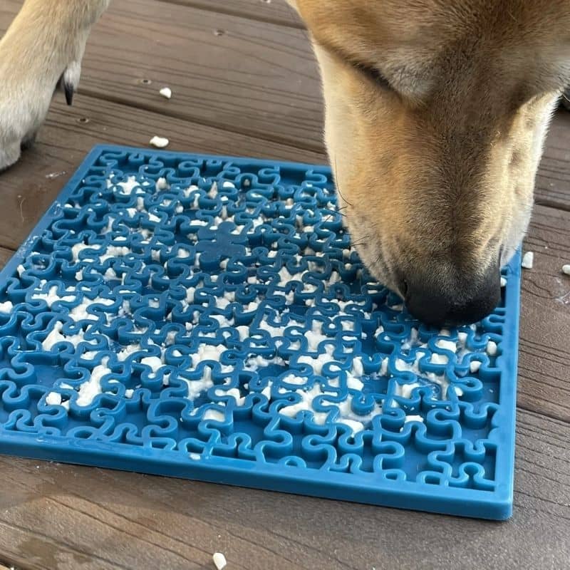 tapis de léchage à motif puzzle SodaPup 