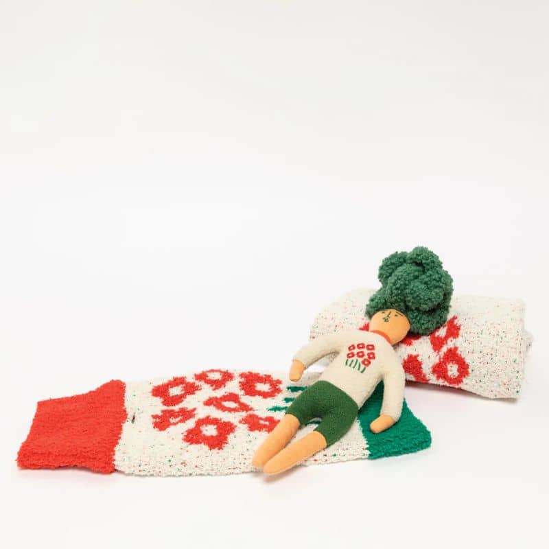 jouet d'occupation pour chien peluche de flair avec cachettes à friandises en forme d'humain aux cheveux verts The Furryfolks