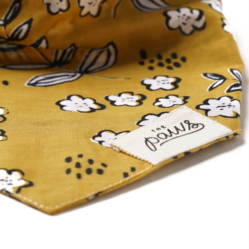 Détail bandana pour chien artisanal THE PAWS motif Goldie