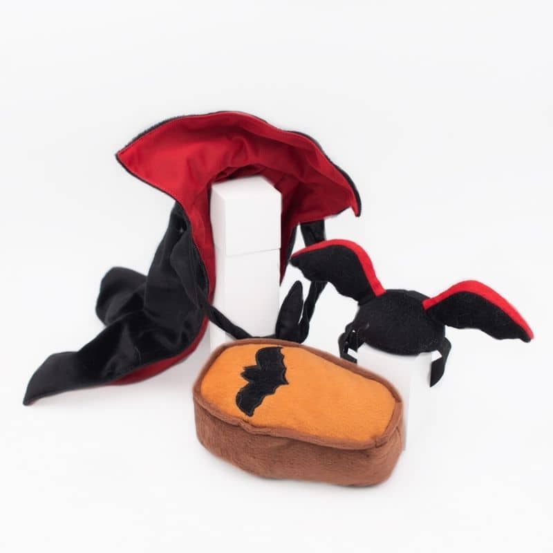 déguisement de vampire Dracula et jouets peluche pour chien halloween