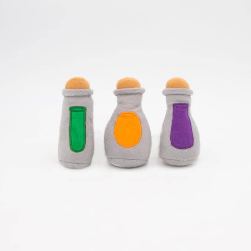 jouet interactif pour chien "peluche à cachette" burrow witch brew Zippypaws chaudron magique et potion
